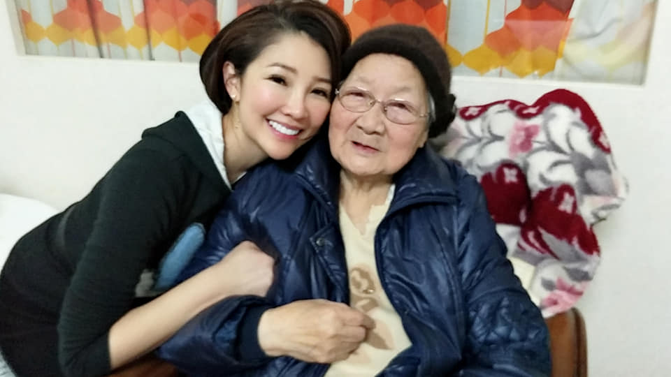 23+48=2！女星逃避事實「媽媽曾是國中老師不會失智」　悲痛「忘了我是誰」顧母7年花費逾千萬