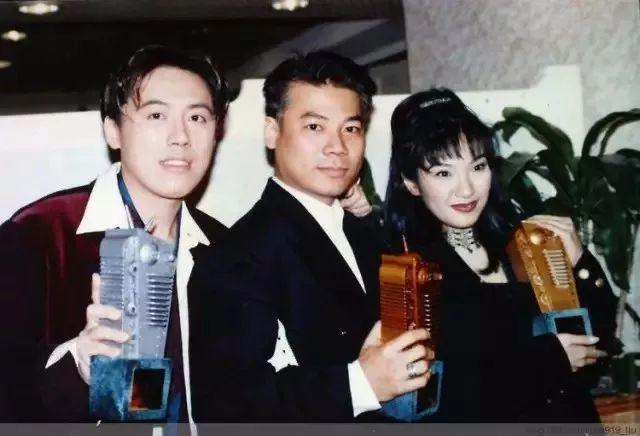 躲在背後的女人！經歷風雨40年「12歲相識、17歲戀愛」　張宇允諾「要再當7世夫妻」：沒有妳人生不完整