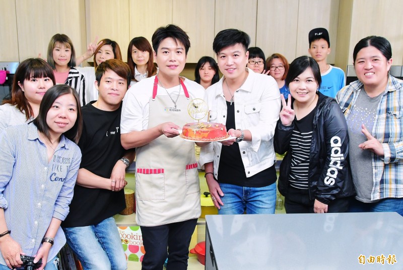 母親節大爆發！李易「惹毛老婆」六月以德報怨　獻上「3萬生日大禮」他感動喊：我出錢帶你去度假