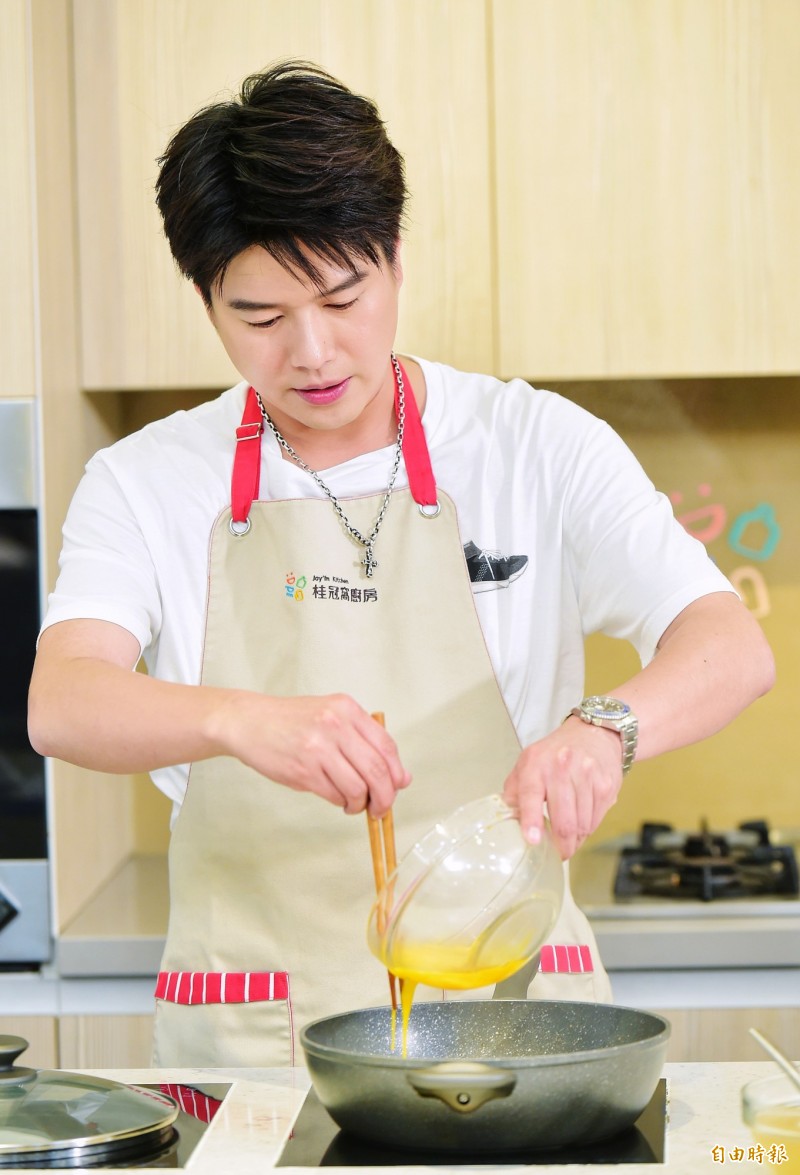 母親節大爆發！李易「惹毛老婆」六月以德報怨　獻上「3萬生日大禮」他感動喊：我出錢帶你去度假