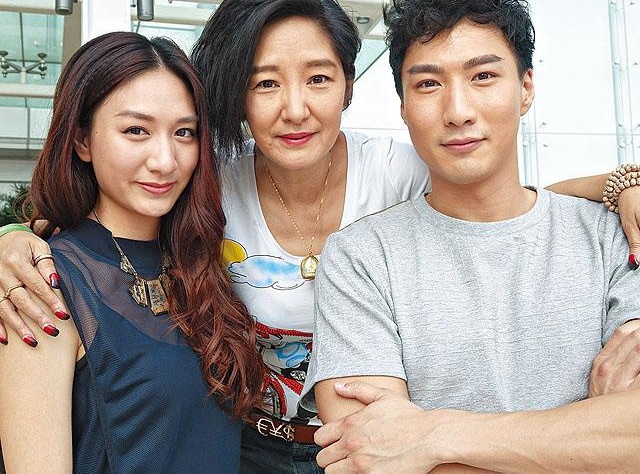 徐少強帥兒曝「爸爸10幾年從未探望」和妹妹相依為命！雪梨「當年未婚生子轟動影壇」等不到名分終看清