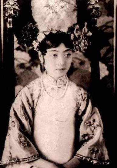 末代皇后婉容老照片曝光，在沒有PS的年代，她驚艷世人！