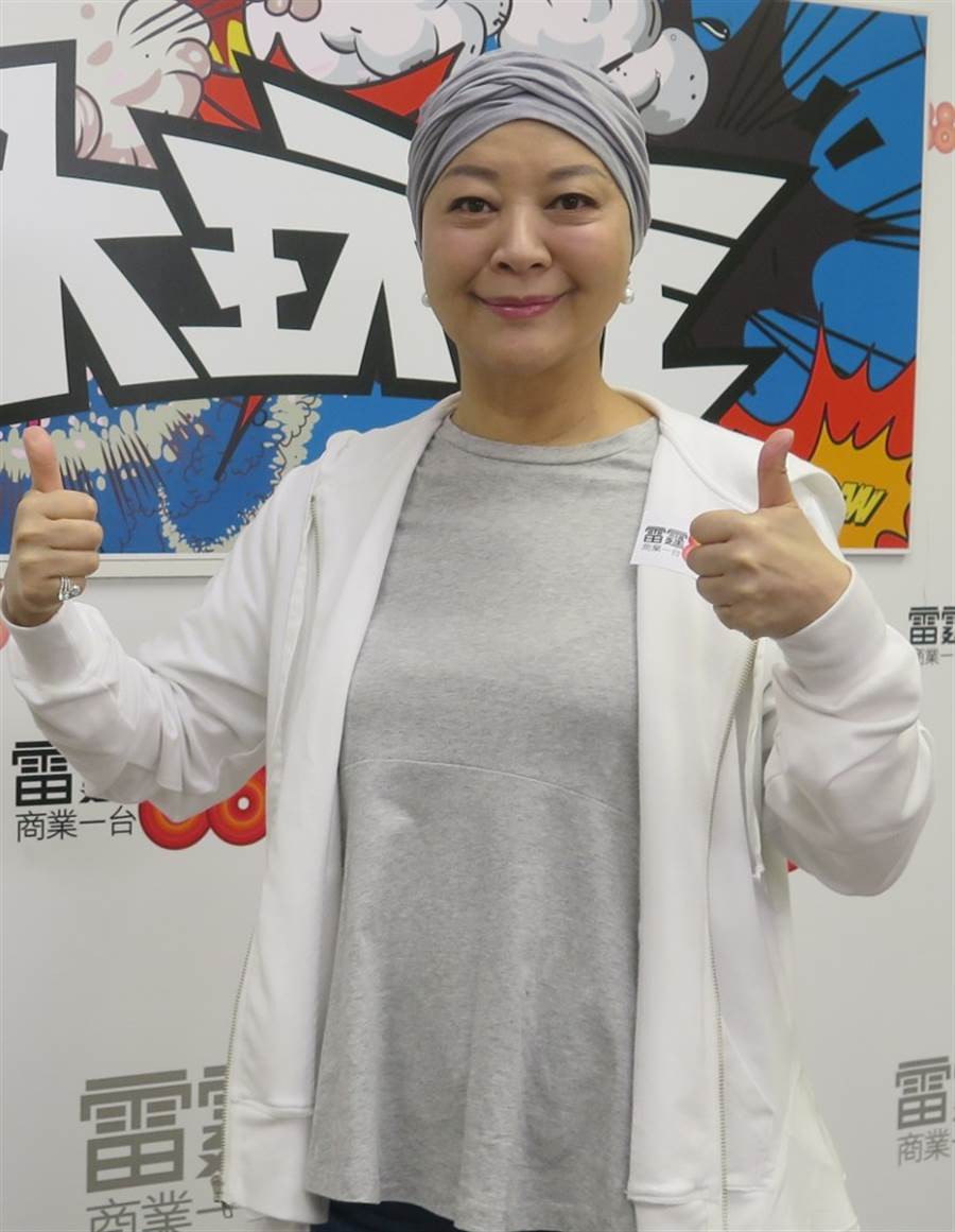 金馬女星重症化療坦言「連骨頭都痛」 如今副作用「睫毛剩8根」她仍每天精心打扮：心情好病才會好