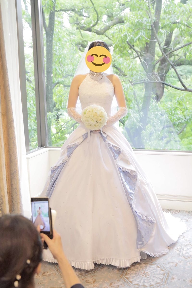 最浪漫的約定！新郎答應「親手做婚紗送新娘」　結婚當天「超細緻手工雕花嫁衣」轉身超美❤️