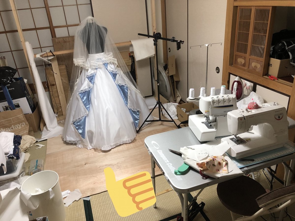 最浪漫的約定！新郎答應「親手做婚紗送新娘」　結婚當天「超細緻手工雕花嫁衣」轉身超美❤️