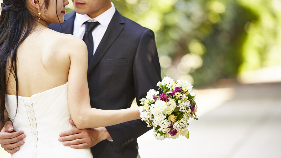 別再催婚了！研究證實「未婚＋沒孩子的單身女性」最快樂　新婚「幸福感1年消失」：夠幸福再嫁