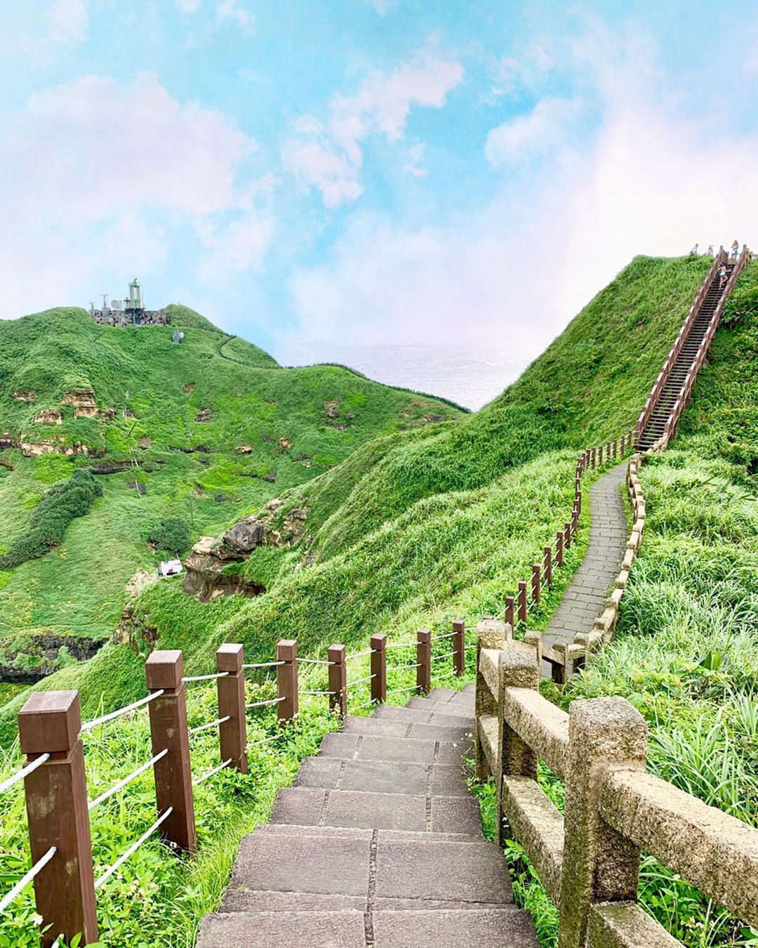 台版萬里長城!台灣絕美步道「暗藏海天一色奇景」 漫步向前「藍海綠山人間仙境」美到不真實