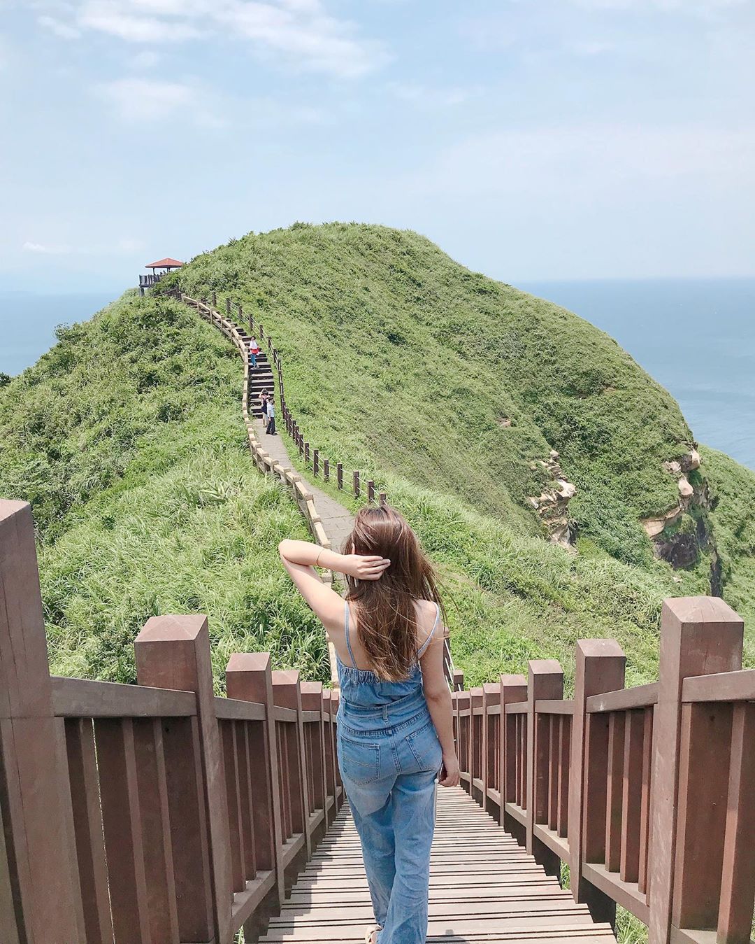 台版萬里長城!台灣絕美步道「暗藏海天一色奇景」 漫步向前「藍海綠山人間仙境」美到不真實