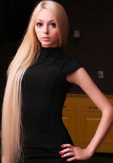 烏克蘭真人芭比「宣稱臉蛋純天然」沒人相信！一看到她「清純天使級素顏」網秒讚翻：沒化妝更好看❤