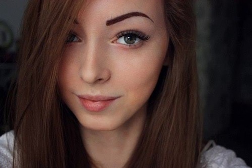 烏克蘭真人芭比「宣稱臉蛋純天然」沒人相信！一看到她「清純天使級素顏」網秒讚翻：沒化妝更好看❤