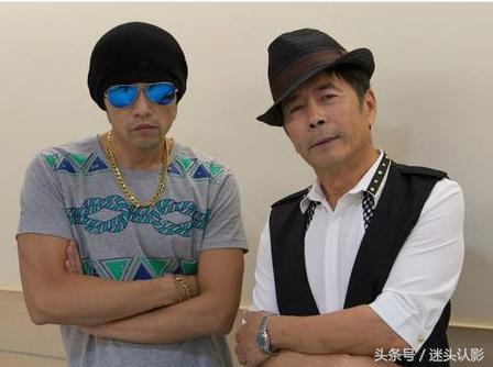 周杰倫寫歌「我爸一直怕我媽」唱家庭心酸　爸爸被起底「也是學校老師」替他反駁：你們都誤會他了