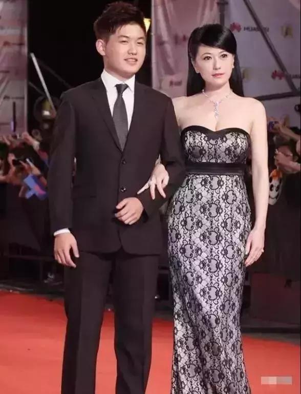 瀟灑迎接單身!《家有仙妻》戈偉如敢愛敢恨「兩度離開豪門超乾脆」 比起妻子「更重視當母親」55歲仍美翻