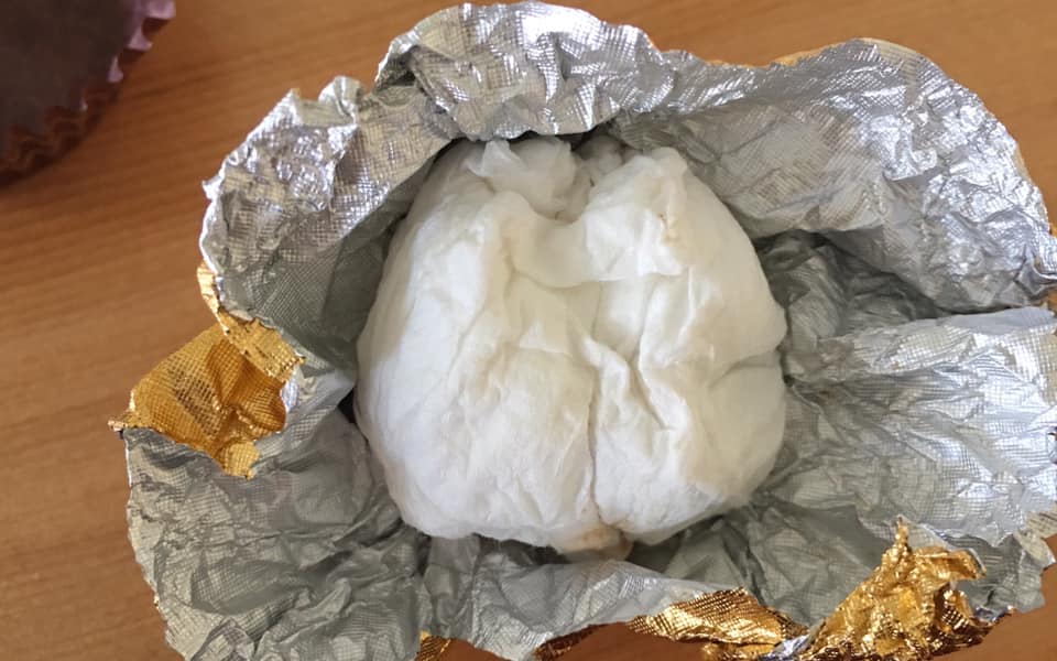 古意男獻禮「送上塑膠袋」女友滿頭問號？一打開「秒臉紅害羞」萌翻4千網友：果然鋼鐵直男