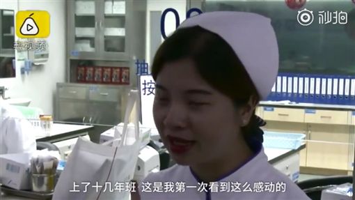 別怕有我在！70歲奶奶「看到針就害怕」整個人很不安　爺爺霸氣遮眼「超有愛的舉動」暖哭全網
