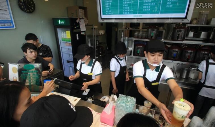 不用買我的！她後悔嘴饞「偷喝男友紅茶」嚇傻　喝一口「驚喜藏在細節中」甜翻2萬網友：可以嫁了