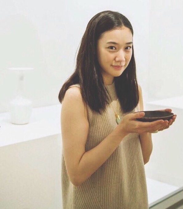 震撼演藝圈！絕美女星「嫁給大9歲諧星」粉絲崩潰　曝「交往1個月閃嫁原因」網融化：這就是愛情❤ 