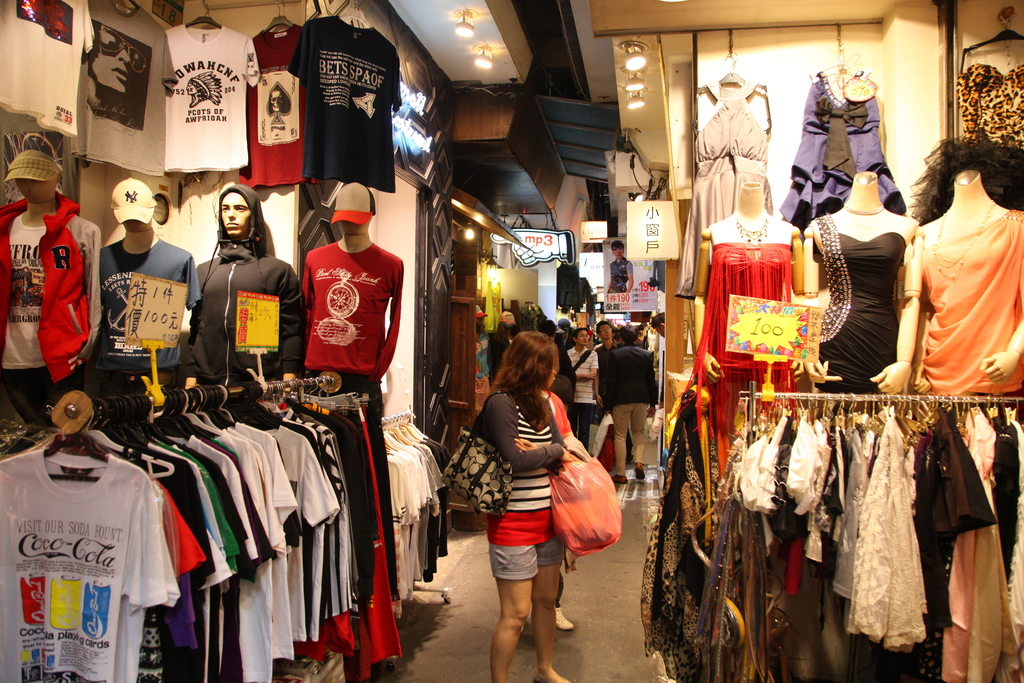 曾是買衣服聖地!五分埔「鬧區變空城」10年衰敗超快 網友點出「3大沒落關鍵」嘆:誰會想再去?