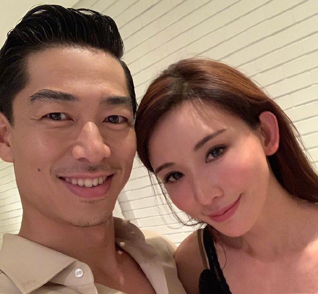 45歲林志玲「未修圖」！輕鬆駕馭「蕾絲粉紅裙」身材曲線超好　一雙白皙長腿網：優雅動人