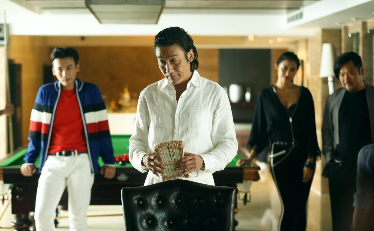 愛妻被嫌配不上！梁家輝霸氣反擊：「我太太是最完美的女人」　奉勸天下男人「婚姻是一生一世的事」