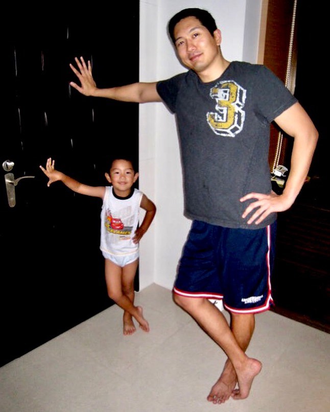 女星「忍痛割捨13年骨肉」送兒與前夫生活 「放手真的很難」她哽咽尊重兒決定:也許不再回來