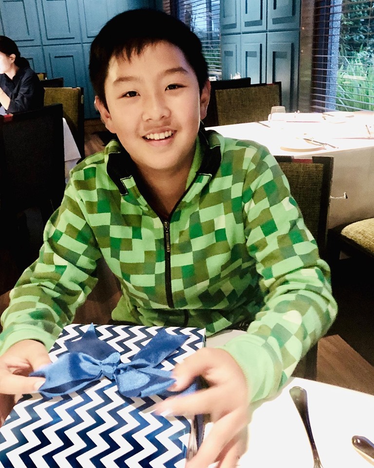 女星「忍痛割捨13年骨肉」送兒與前夫生活 「放手真的很難」她哽咽尊重兒決定:也許不再回來