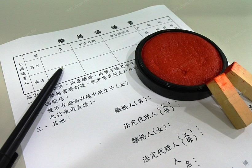 遲遲不簽字！小夫妻辦離婚問「可以再結婚嗎」　戶政人員傻住「不按程序來」成功挽救婚姻