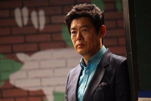 童年因私生子身份不幸「父親缺席56年」 生意失敗欠錢「10年低谷妻子無悔陪伴」