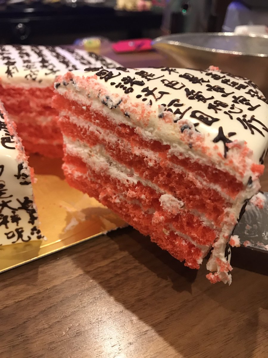 把女友當妖怪？他送「般若心經蛋糕」慶生被嫌棄　切開後「超美味夢幻千層內餡」女友一看秒消氣❤
