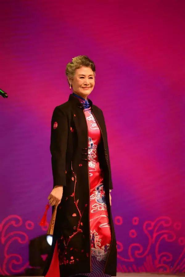年齡只是數字！76歲老奶奶「騎哈雷、穿越西藏沙漠、當模特兒」　把日子活成電影：「追夢永不嫌晚！」