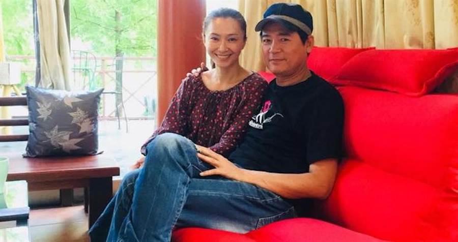 蕭大陸「與小22歲侯怡君交往20年」坦言：不差那張紙　首曝不婚原因「女方父母從不催婚」