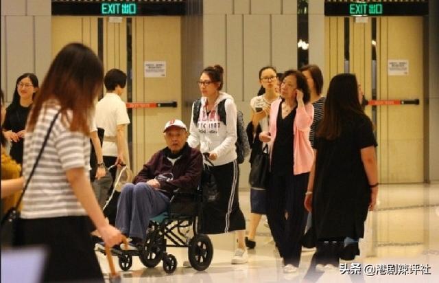 女星為照顧雙親「10年不肯談戀愛 」! 放棄大好事業「花百萬積蓄」只想在爸媽身邊:他們年輕太辛苦了