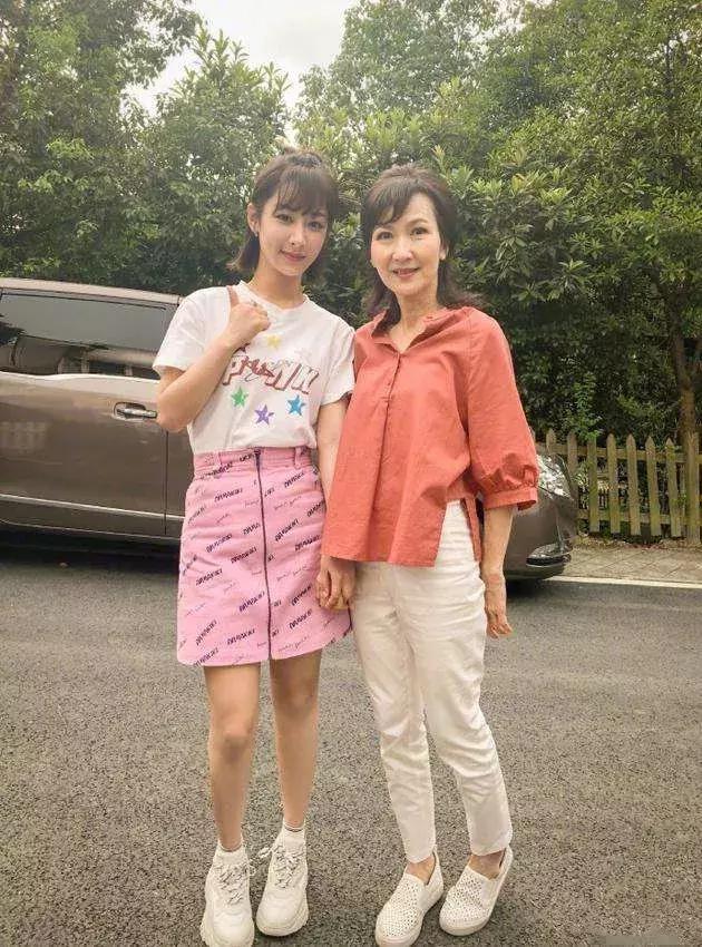 當紅隱退嫁富商！婚姻被插足「失去孩子被判無法生育」又離婚　堅強撐過「與養女相依為命」64歲現況曝光