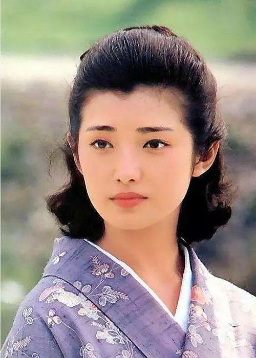 閃婚引退45年！66歲資深女星「上街買菜被目擊」樸素模樣曝光　昔清純玉女「如今成鄰居阿姨」網羨：活成人生贏家