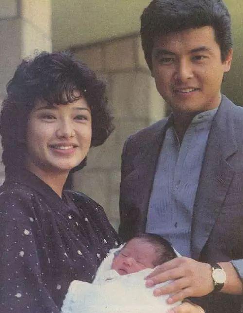 閃婚引退45年！66歲資深女星「上街買菜被目擊」樸素模樣曝光　昔清純玉女「如今成鄰居阿姨」網羨：活成人生贏家