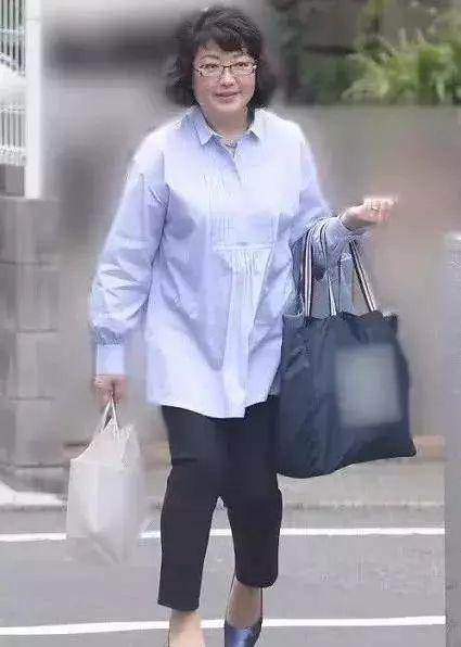 閃婚引退45年！66歲資深女星「上街買菜被目擊」樸素模樣曝光　昔清純玉女「如今成鄰居阿姨」網羨：活成人生贏家