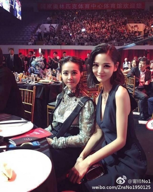 5張大明星「顏值被粉絲比下去」的驚人合照 Angelababy「遇到女神級粉絲」瞬間淪為路人甲
