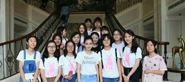 5張大明星「顏值被粉絲比下去」的驚人合照 Angelababy「遇到女神級粉絲」瞬間淪為路人甲