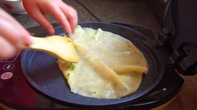 「蔥花雞蛋餅」的簡單k快速做法   10分鐘輕鬆搞定，比外面賣的好吃