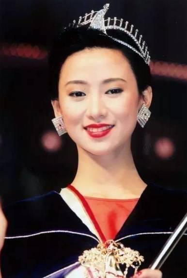 女星「结婚13天老公走了」遭批剋夫！當小三「向正宮道歉」成好姊妹　二婚夫2次不忠「仍選擇原諒」今甜蜜幸福