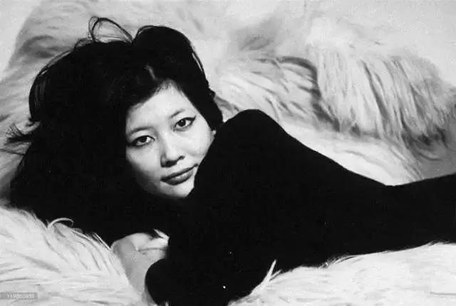 她20歲爆紅40歲曾自殺，離了兩次婚，卻活成太多女人渴望的樣子