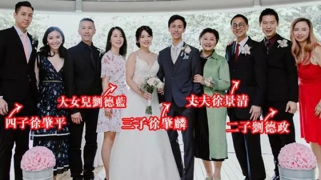 「結過2次婚」兒大喜之日送媳婦「拳頭大小」金牌　「4兒女不同爸」相處沒隔閡