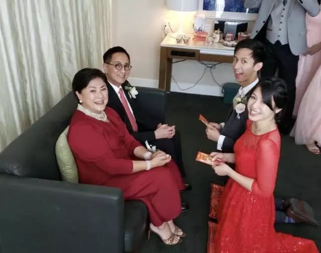 「結過2次婚」兒大喜之日送媳婦「拳頭大小」金牌　「4兒女不同爸」相處沒隔閡