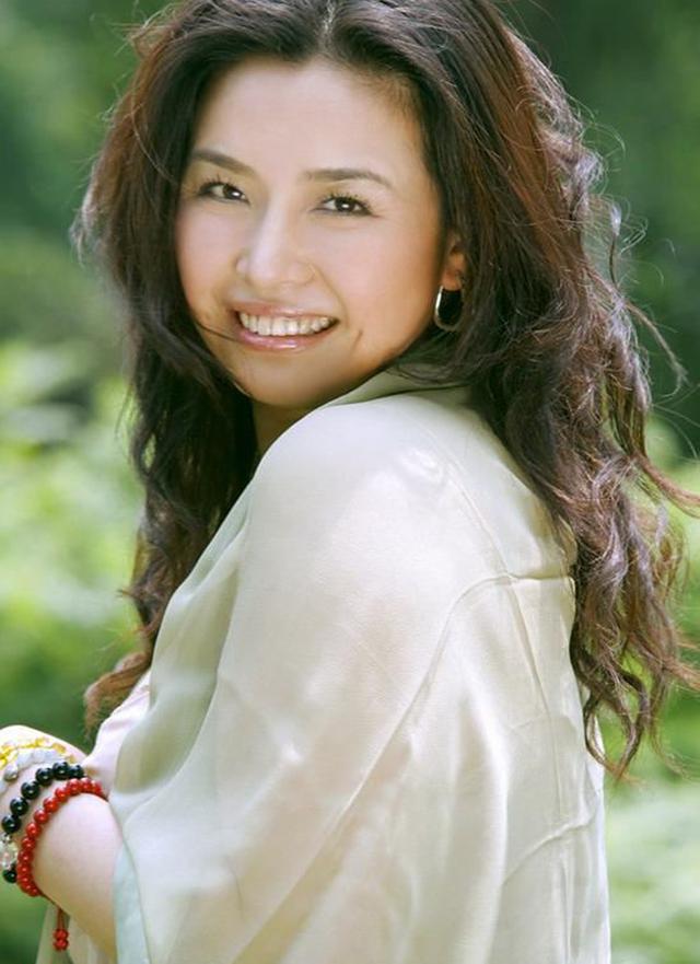 女星「當紅因病退出演藝圈」曾經美若天仙 為治療「身材走樣」今復出只能演大媽