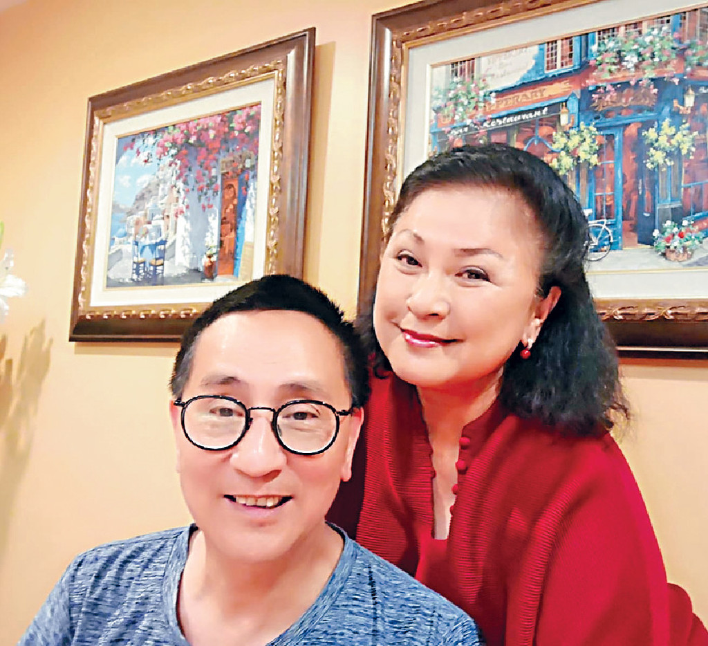 「結過2次婚」兒大喜之日送媳婦「拳頭大小」金牌　「4兒女不同爸」相處沒隔閡