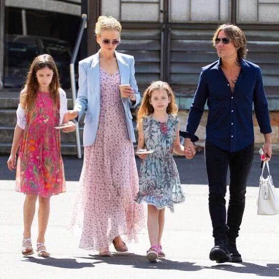 「41歲高齡得女」年過半百不服老「想拚第三胎」　2女兒遺傳「神仙顏直」今52歲美貌依舊