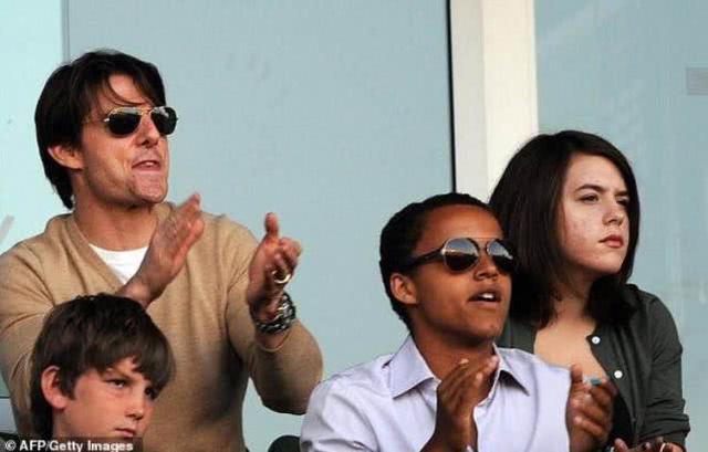 「41歲高齡得女」年過半百不服老「想拚第三胎」　2女兒遺傳「神仙顏直」今52歲美貌依舊