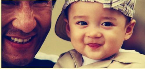 1歲就揚名影壇「長大外型酷似謝霆鋒」備受看好　今卻靠「賣水果維生」令人不剩唏噓