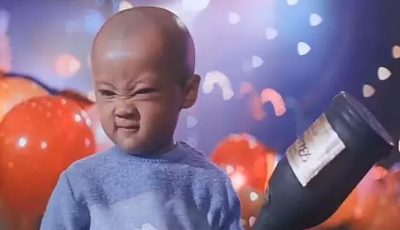 1歲就揚名影壇「長大外型酷似謝霆鋒」備受看好　今卻靠「賣水果維生」令人不剩唏噓