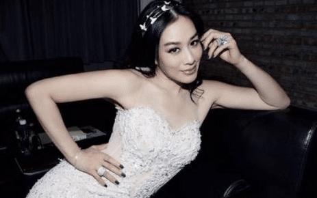 嫌腰粗不敢穿旗袍！49歲鍾麗緹「被老公強制要求」，穿上後看得眼睛都直了