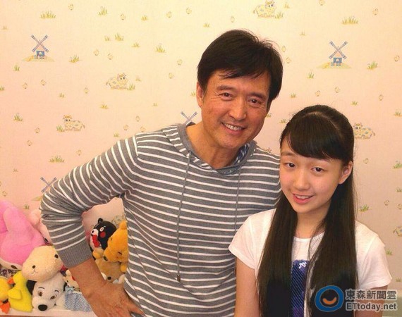 50萬房租白繳了！檢場送女兒出國嘆「都沒在念書啊」　不到3個月「馬上回到台灣」：是能讀出一朵花嗎